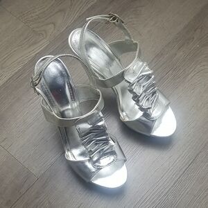 Elegant Silver Heels (SIZE 6.5)